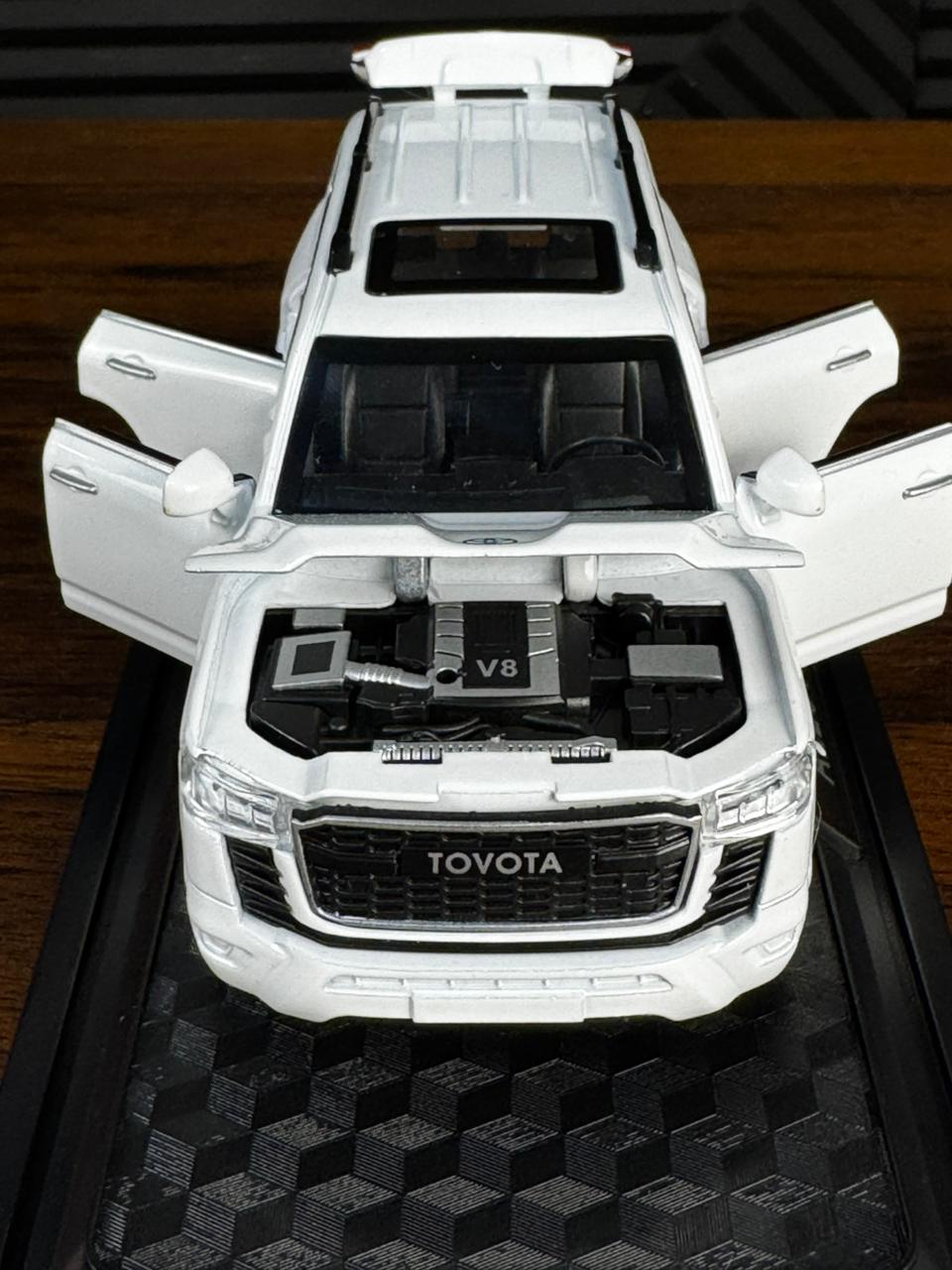 Land Cruiser Die Cast Model 1:28